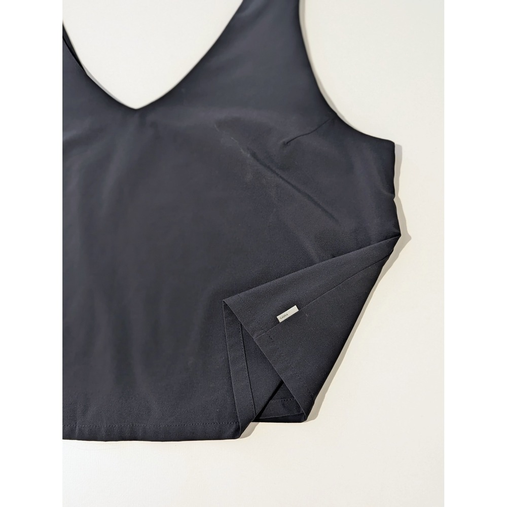 Vuori Villa Cropped Tank Top Black Size Medium VW1214 V Neck Lightweight - Picture 4 of 8